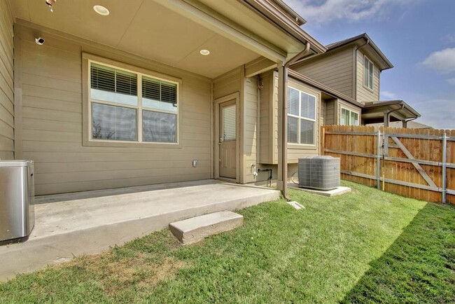 Building Photo - 2880 Donnell Dr