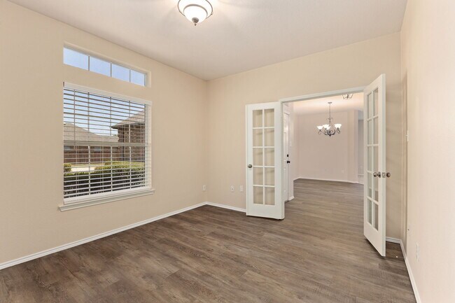 Building Photo - 3905 Hawkins Dr