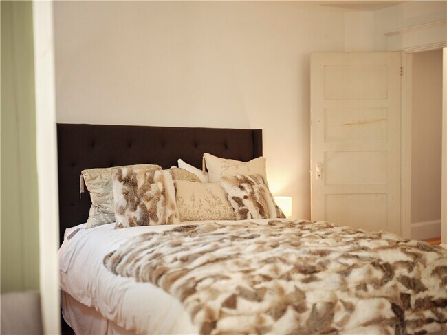 Building Photo - 38 Lake St