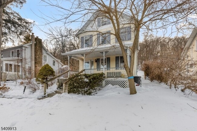 Building Photo - 147 Millbrook Ave