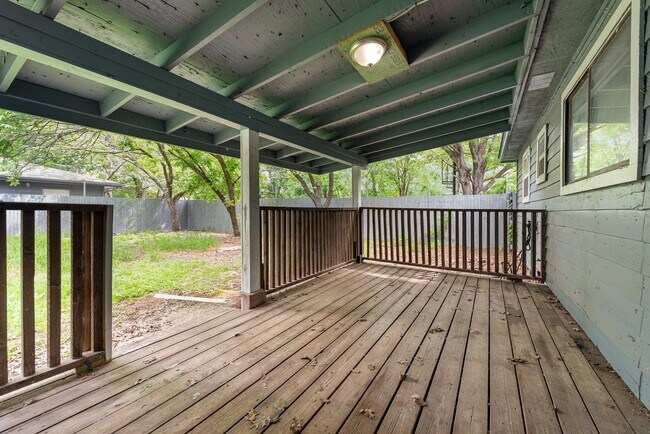 Building Photo - Affordable 3BD/2BA single-family unit!