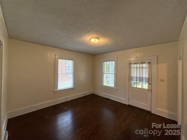 Building Photo - 2214 Floral Ave