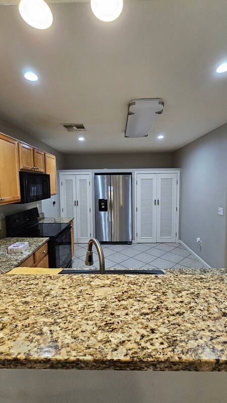 Building Photo - 711 S Roca St