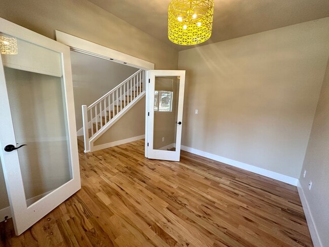 Building Photo - Super Cute 3 Bedroom with Bonus/Office in SE Portland Home!