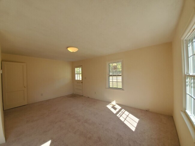 Building Photo - 905 N Fulton St