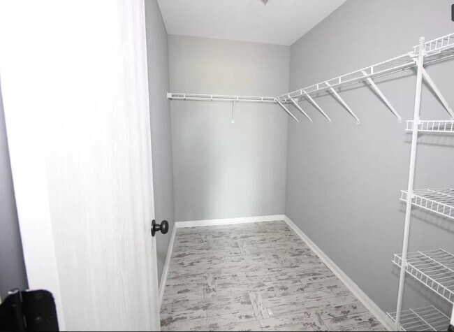 Building Photo - 1417 McClure Rd