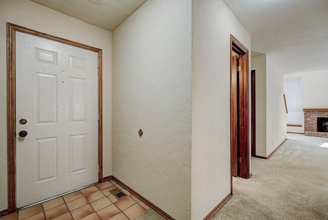 Building Photo - Beautiful Two-Story 3bed/2bath Townhome Available in Westside Norman!!