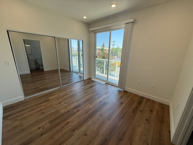 Building Photo - Beautiful 3-Bedroom Townhome in Sherman Oaks!