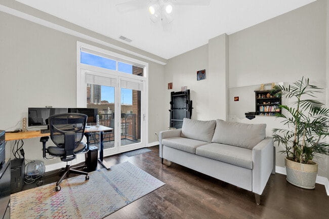 Building Photo - 550 W Fulton St