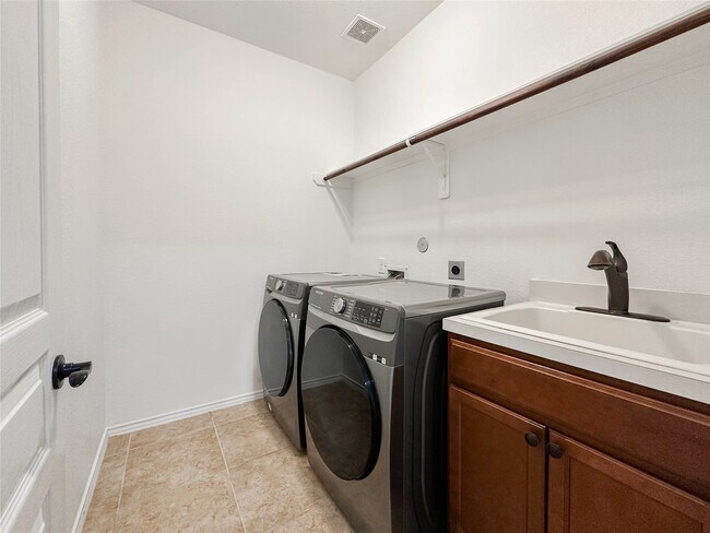 Building Photo - 25322 Alverstone Drive