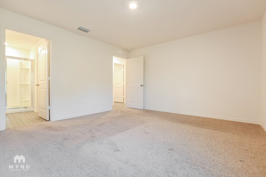 Building Photo - 5725 Centro Ave