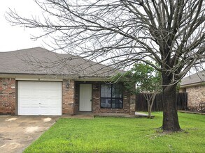 Building Photo - 1411 Nicholas Cir