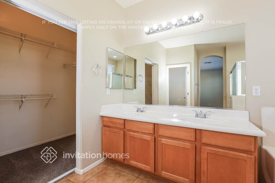 Building Photo - 3688 E Sundance Ave