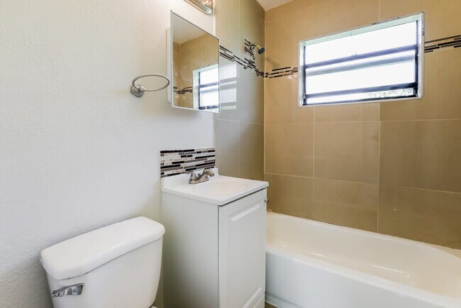 Building Photo - 3781 SW 41st St