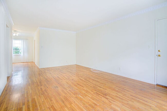 Building Photo - 415 San Vicente Blvd