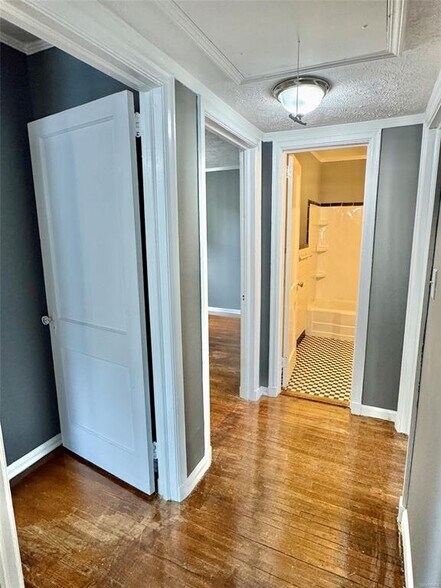 Building Photo - 208 Bradley Dr
