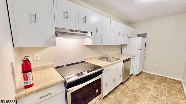 Building Photo - 2 Hackensack St