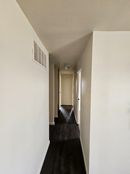 Building Photo - 5 Hanover Ln