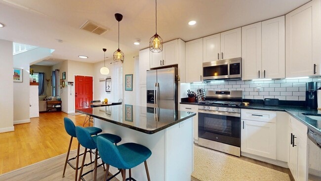 Building Photo - 1328 Morris Rd SE