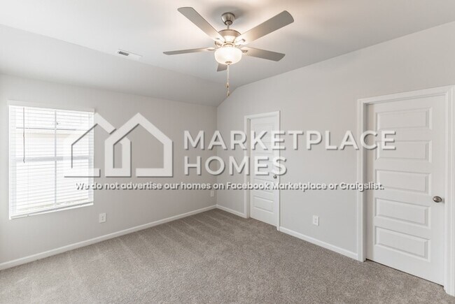 Building Photo - 165 Olde Hearth Rd