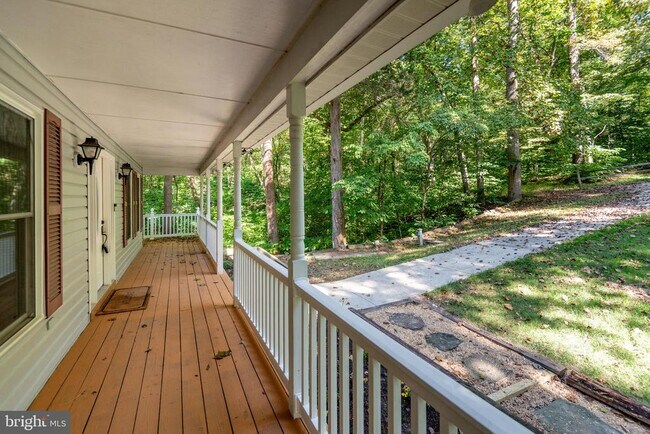 Building Photo - 8413 Manor View Rd