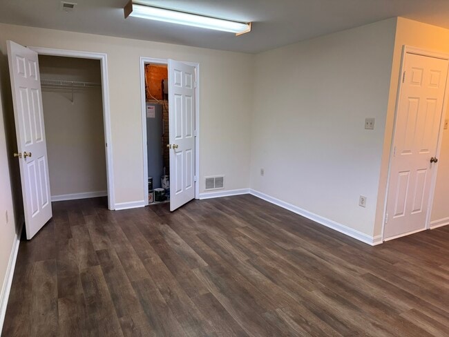 Building Photo - 15538 Port Washington Ct