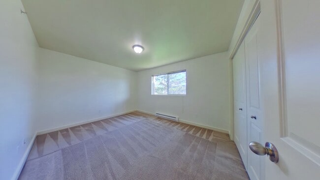 Building Photo - Centrally Located Second Floor 2b w/ Private Deck! Close to MSU & Downtown