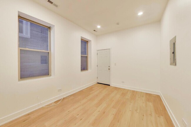 Building Photo - 1908 W 48th St