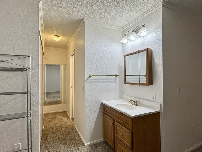 Building Photo - 8224 Poplar Ave