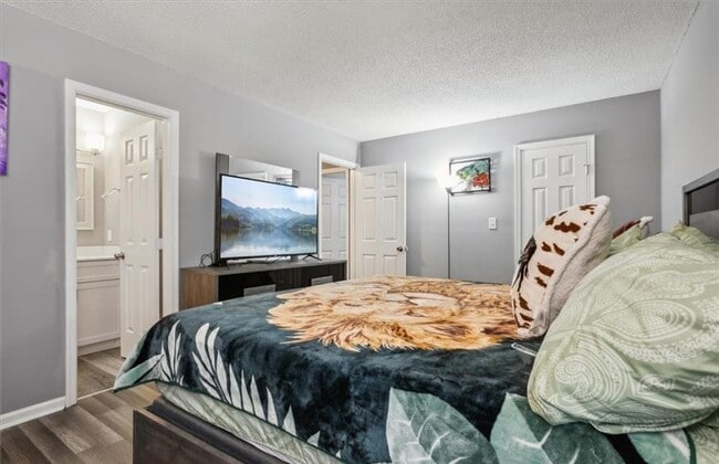 Building Photo - Spacious 4 bedroom, 2.5 bath home in Cobbl...