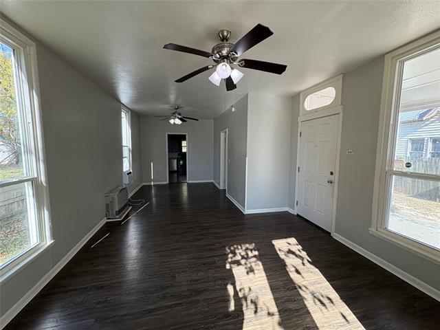 Building Photo - 715 W Day St