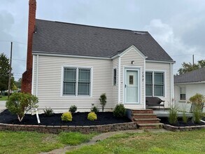 Building Photo - 3 bedroom home