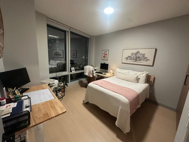 Building Photo - 920 N Wells St