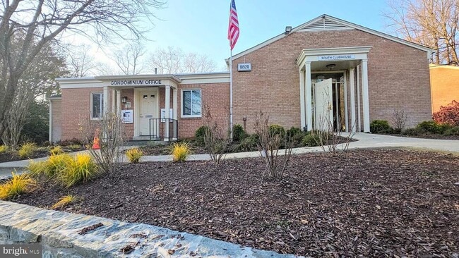 Building Photo - 10636 Montrose Ave