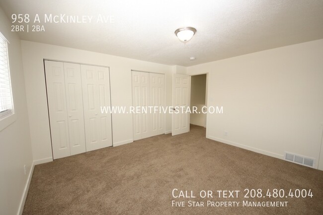 Building Photo - Spacious McKinley Townhome Available! Visi...