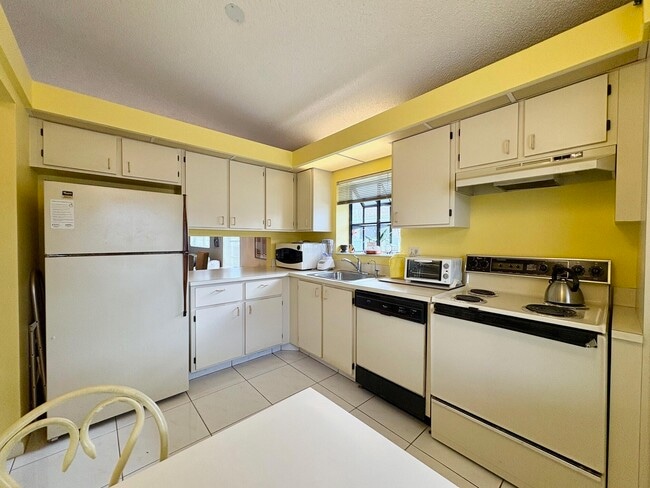 Building Photo - 8279 Summerbreeze Ln