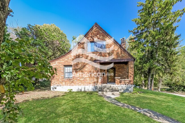 Building Photo - 297 E Melford Ave