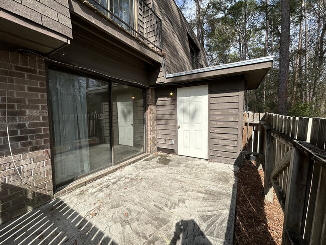 Building Photo - Townhouse for Rent