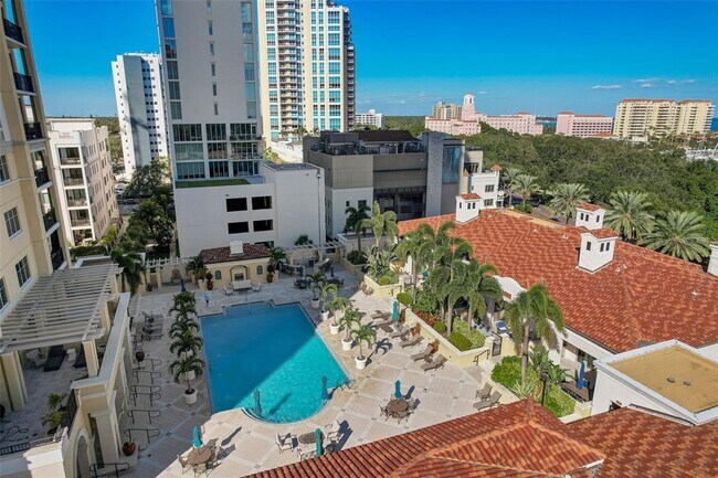 Building Photo - 300 Beach Dr NE