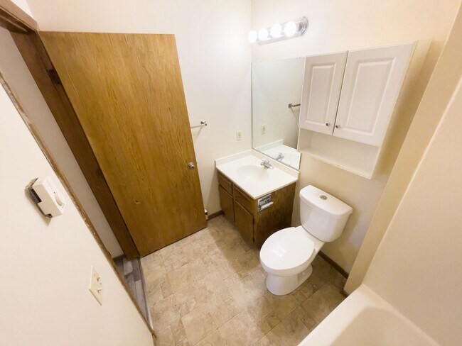Building Photo - 9 N Wickham Ct