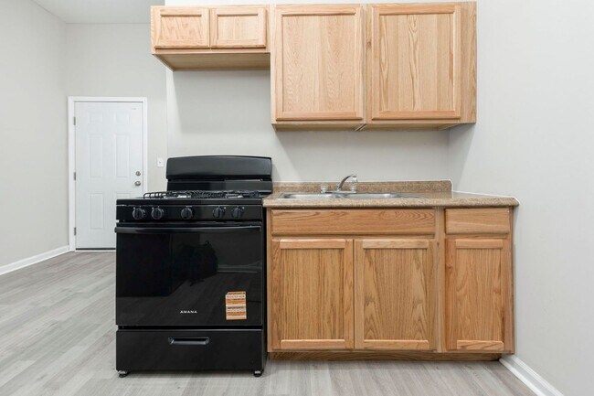 Building Photo - 726-728 W Saint Catherine Street