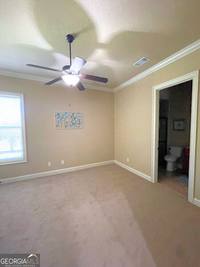 Building Photo - 208 Serpentine Dr