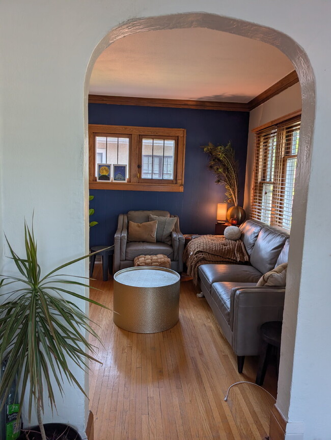 Building Photo - Charming 3BR in Victory Memorial with Fenced Yard & Garage