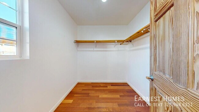 Building Photo - 14338 Califa St