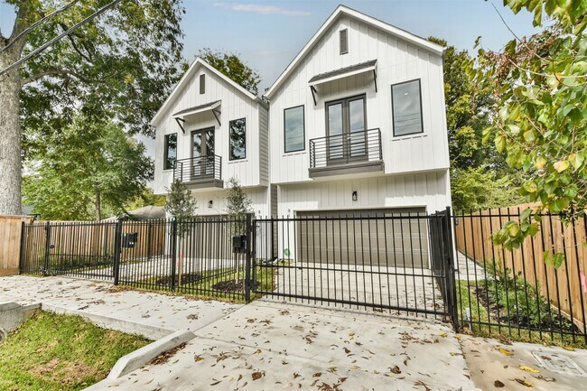 Building Photo - 810 Mansfield St