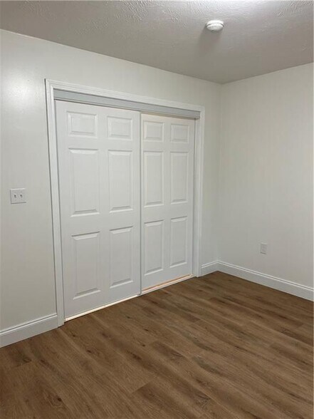 Building Photo - 304 Front St