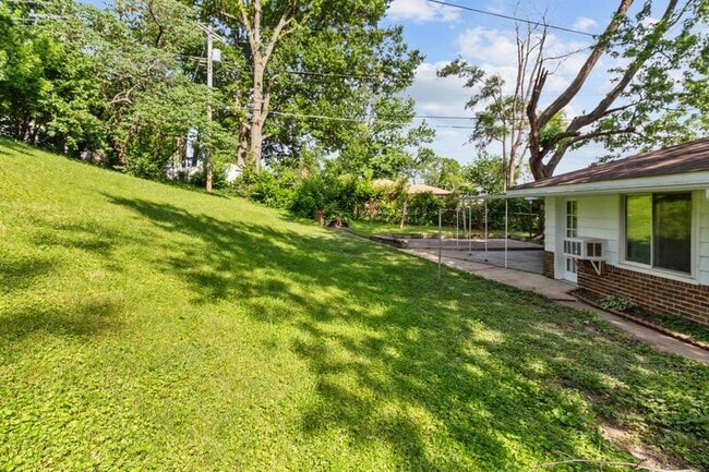 Building Photo - 9105 Brownridge Dr