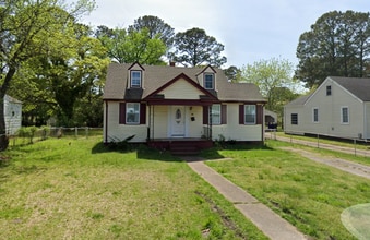 Building Photo - Fully renovated Cape Cod house!