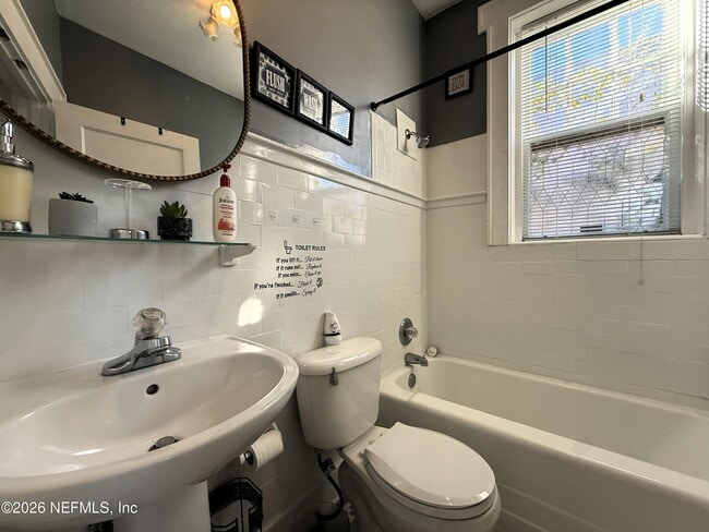 Building Photo - 146 W 6th St