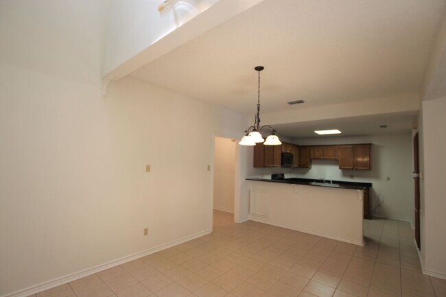 Building Photo - Available - Charming 2-bedroom, 2.5-bath townhome